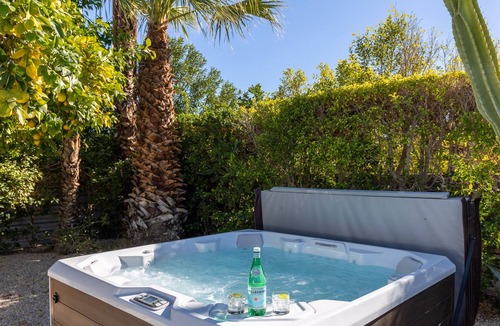 Sunmor House | Plaimor Palms - Classic Alexander in Sunmor Estates!