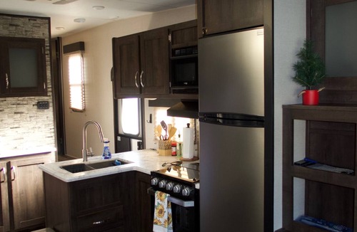 Palm Springs House | Pleasant 1-bedroom RV with AC in Cathedral City