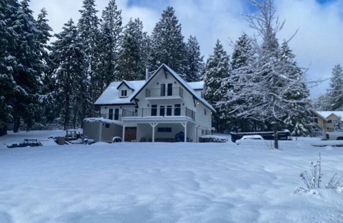 Mount Shasta House | Pleiadian Starship Mystic Retreat Temple
