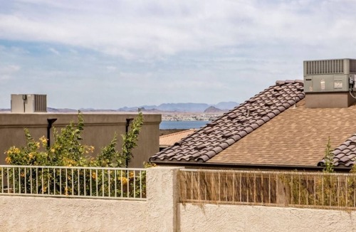 Lake Havasu City House | Plenty of Room to park your toys, 1/2 mile from Windsor Launch Ramp w/lake view.