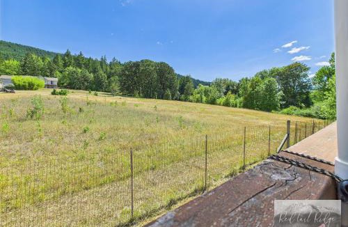 Philomath Apartment | PNW Scenic Loft with Kitchenette