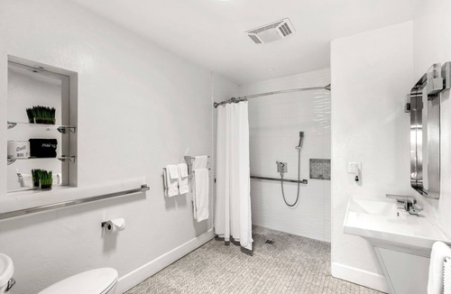 Point Arena Apartment | Point Arena Lighthouse - Bookkeeper's Room