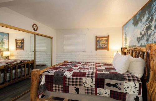 The Village Hotel | Polar Bear, Perfect Location, hot tub