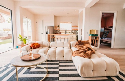 Desert Hot Springs House | Pomelo · Large 4BD, heated pool, hot tub