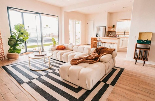 Desert Hot Springs House | Pomelo · Large 4BD, heated pool, hot tub