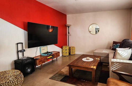 Joshua Tree House | POOL .. All KING BedS .. 5 Min to Natl Park .. Karaoke .. LOADED w/ Amenities!