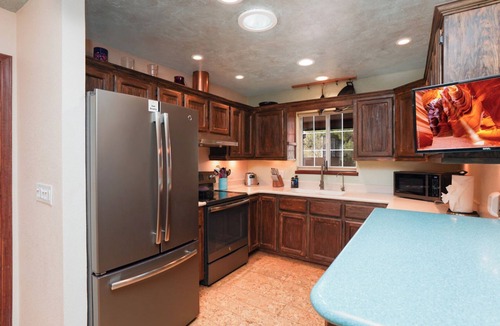 Cottonwood-Verde Village House | Pool Days, Play Days, Paws Welcome