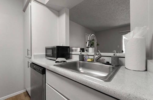 Mesa Apartment | Pool -Gym- Great for Mid/Long Stays
