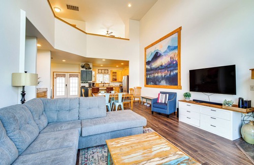 Klamath Falls House | Pool & Hot Tub Access! Running Y Retreat w/Deck