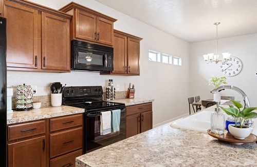 Meridian House | ❃Pool is OPEN! 3BD/2BA! Close to Boise/Nampa/Kuna! Your Boise Vacation Spot!❃