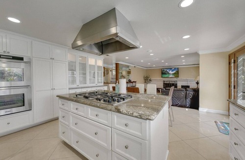 Midway City House | Pool, Spacious, 15min HB Pier, FV20