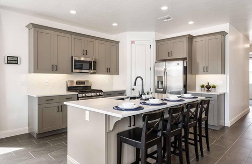 Washington House | Pool View on the Bend: Sleeps 20, Dog-Friendly, Hot Tubs