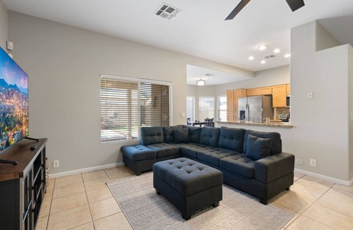 Maryvale Village House | Poolside Family Stay Near Cardinals & Dodgers