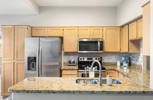 Maryvale Village House | Poolside Family Stay Near Cardinals & Dodgers