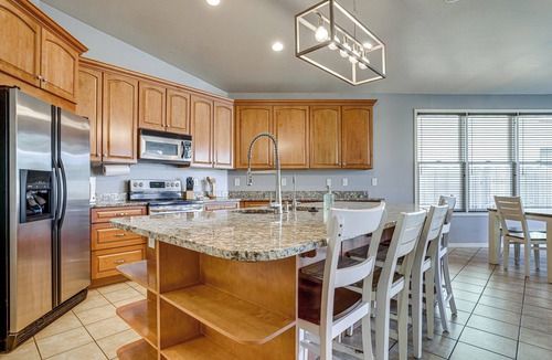 Copper Leaf House | Poolside Oasis: Group-Friendly Getaway in Phoenix!