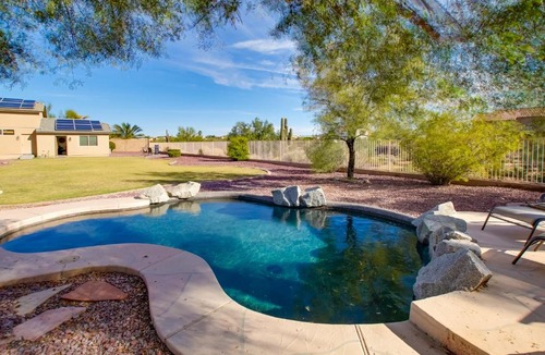 Ironwood Apartment | Poolside Relaxation: Couple's Retreat in Peoria!