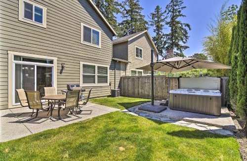 Oak Grove House | Portland Home w/Private Hot Tub: 9 Mi to Downtown