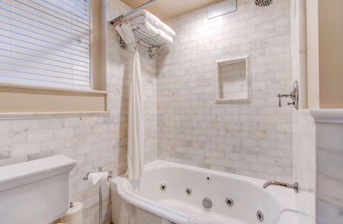 Irvington Bed & Breakfast | Portland's White House Bed & Breakfast - The Abe & Mary Room