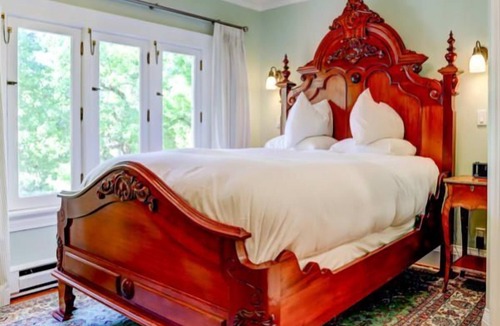 Irvington Bed & Breakfast | Portland's White House Bed & Breakfast - The James & Dolly Room