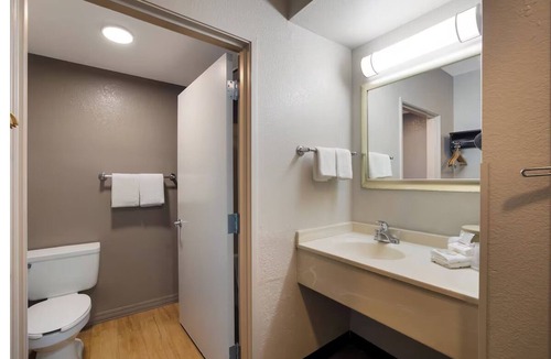Cortaro Hotel | Practical and Simple Room – Embrace Comfort on the Road