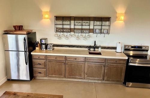 San Luis Obispo House | Prefumo Crest Inn: 20 minutes to Cal Poly, beaches and downtown