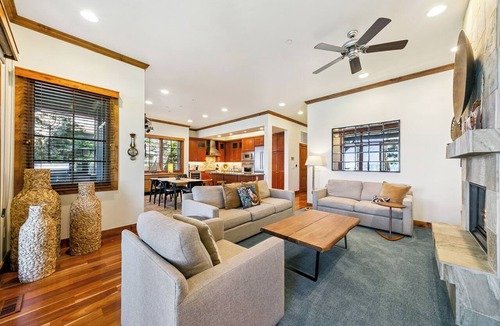 Sierra Shores Condo | Premier Lakefront w/Hot Tub & A/C, Near Heavenly | PEAK SS9