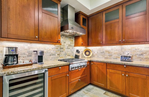 Sierra Shores Condo | Premier Lakefront w/Hot Tub & A/C, Near Heavenly | PEAK SS9
