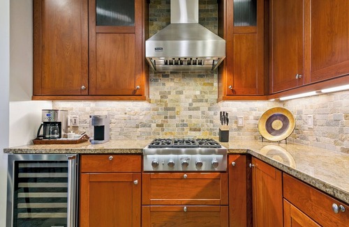 Sierra Shores Condo | Premier Lakefront w/Hot Tub & A/C, Near Heavenly | PEAK SS9