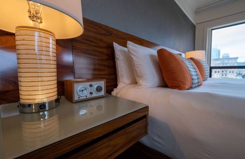 Old Town Chinatown Hotel | Premium King | Rose City Hub + Pulitzer Tribute