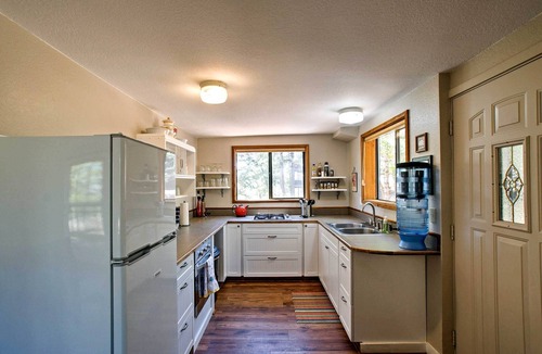 Prescott House | Prescott Forest Cabin w/Deck, 9 Miles to Downtown