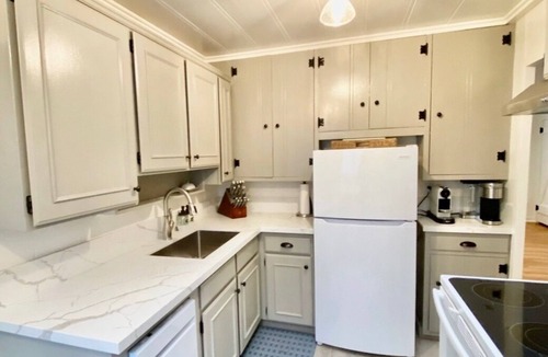 Golden Rectangle House | PRIME DOWNTOWN LOCATION-2br/2bath/office-Charming Cottage