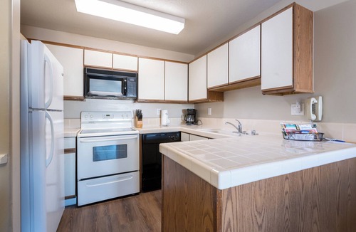 Capistrano Beach Hotel | Prime Location! 4 Convenient Units w/Kitchen, Outdoor Pool, Free Parking!