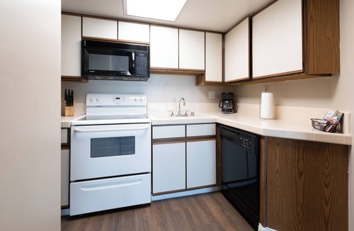 Capistrano Beach Hotel | Prime Location! 4 Convenient Units w/Kitchen, Outdoor Pool, Free Parking!