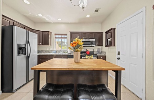 Stockton House | Prime Location: Modern Comfort 5 Minutes from Zoo, Beach & Downtown