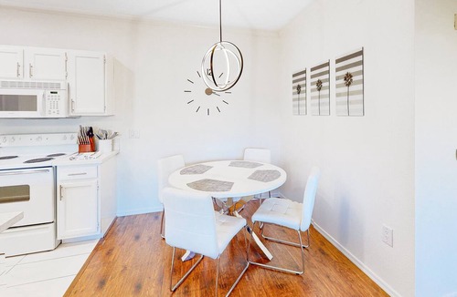 Camelback East Condo | Pristine condo with a putting green, two pools, hot tub, & fitness room