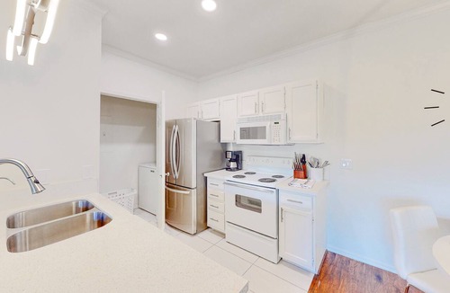 Camelback East Condo | Pristine condo with a putting green, two pools, hot tub, & fitness room