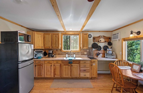Kellogg Cabin | Private 12-Acre Mountain Retreat - Sleeps 16+ - Perfect for Families & Friends