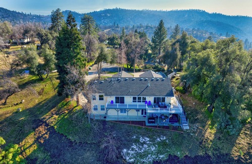 Coarsegold House | Private 2 Homes for 16 Near Yosemite & Bass Lake