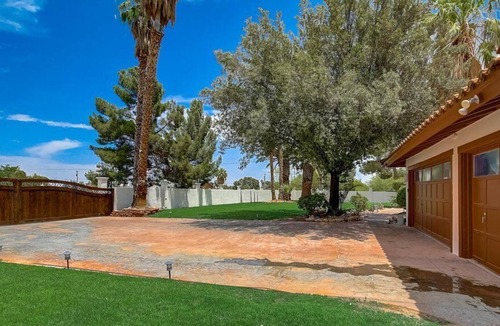 Enterprise House | Private 3/4 acre Custom Home Heated Pool/Spa & Waterfall-Close to Strip!