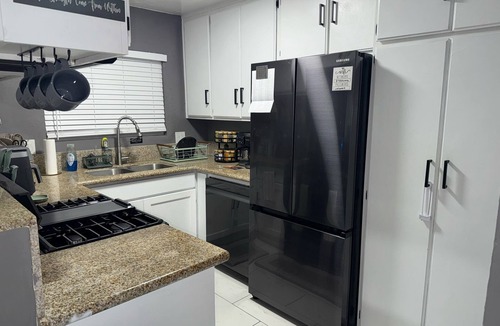 Los Angeles House | Private 3BR Family Home Sleeps 7