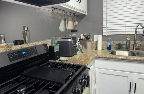 Los Angeles House | Private 3BR Family Home Sleeps 7
