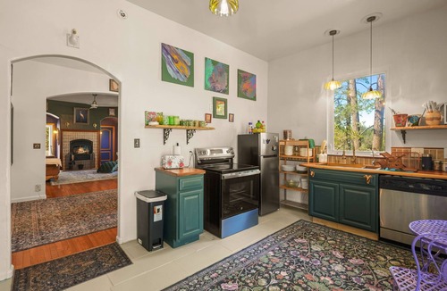 Oregon House House | Private Art House: Sauna + Hot Tub: Close to Lakes