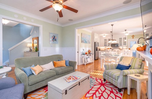 Nelscott House | Private Beach House* Hot Tub * Pool* Pets *EV