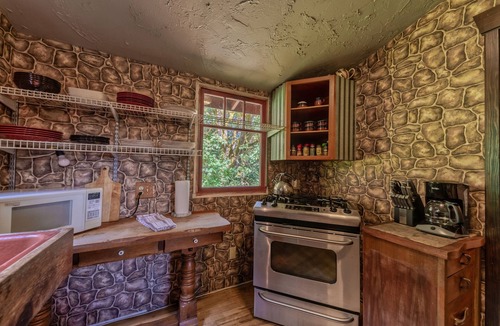 Trinidad House | Private cabin close to lagoons, beaches & Redwood National Park