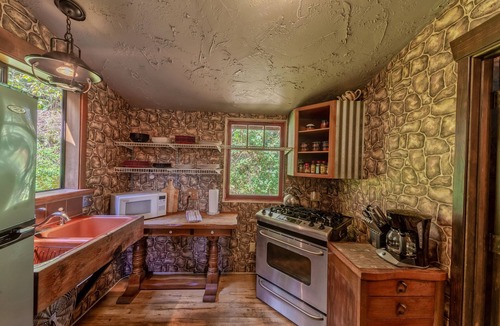 Trinidad House | Private cabin close to lagoons, beaches & Redwood National Park