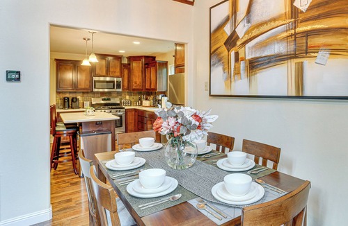 Lakehead Cabin | Private Cabin w/Forest Views & Grill in Lakehead!