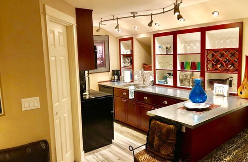 Southwest Bend Condo | Private Chalet Near Old Mill-Music