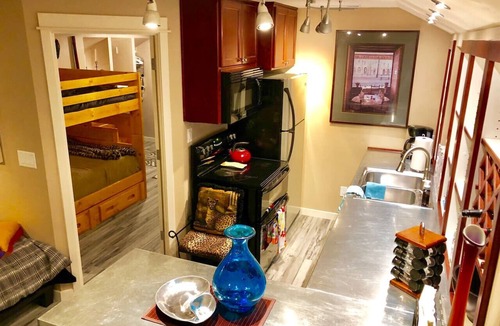 Southwest Bend Condo | Private Chalet Near Old Mill-Music