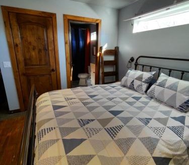 Cannonville House | Private, Charming Cabin - Sleeps 5 - The Evergreen - Bryce Canyon National Park