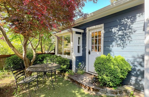 Laurelhurst Apartment | Private city retreat; Cozy Studio w/Backyard.